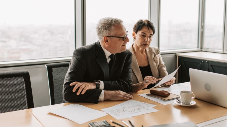 Crédit Agricole ou Crédit Mutuel : comparatif des salaires