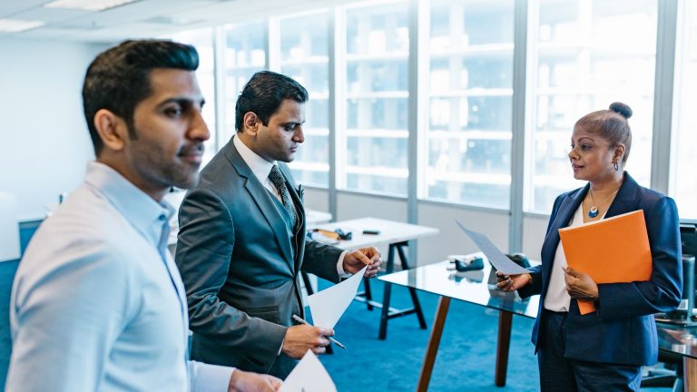 EY ou PwC : salaires, avantages et carrière