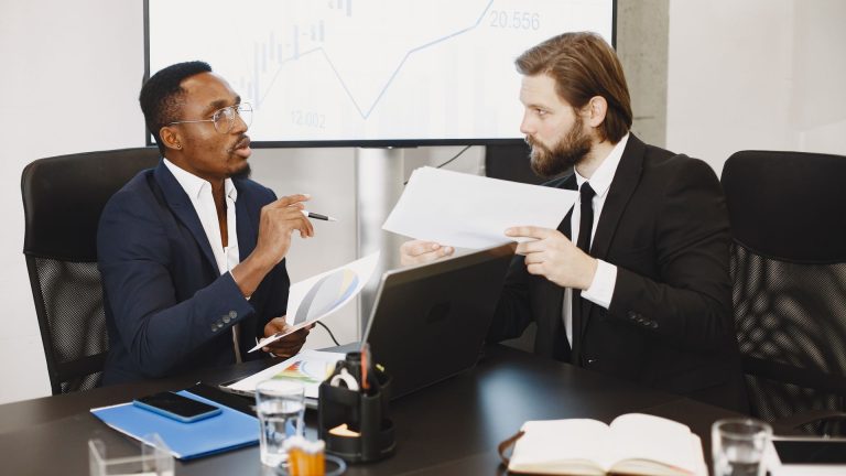 Micro-entreprise ou SASU : quel statut choisir ?