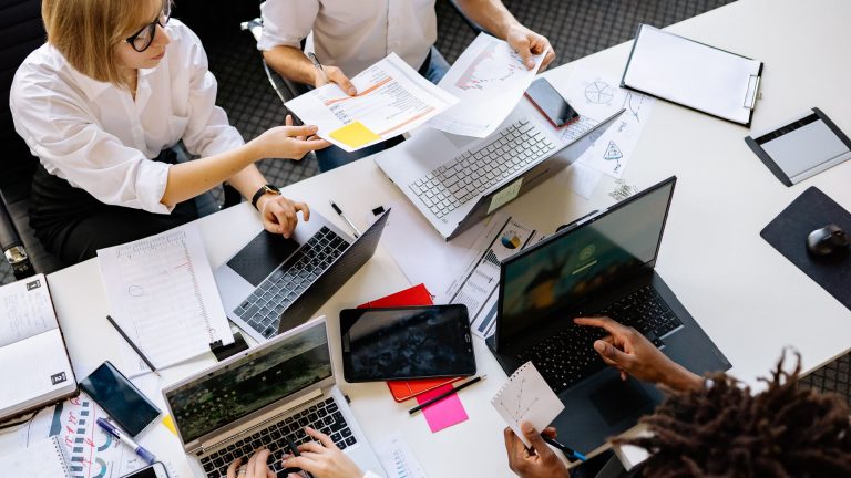Notion/ClickUp : quel outil choisir pour gérer vos projets en 2026 ?