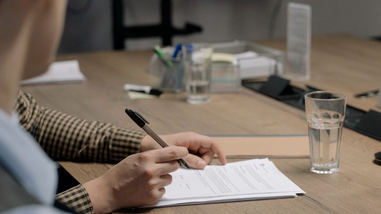 Rédiger une clause de confidentialité efficace : exemples et pratiques